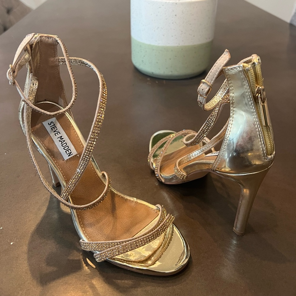 STEVE MADDEN PARTY SANDALS